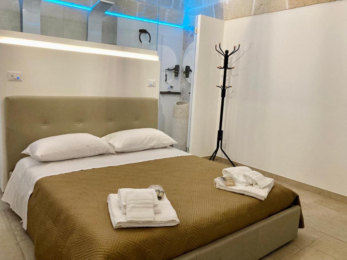 Suite 141 - Luxury B&B Монополи Екстериор снимка