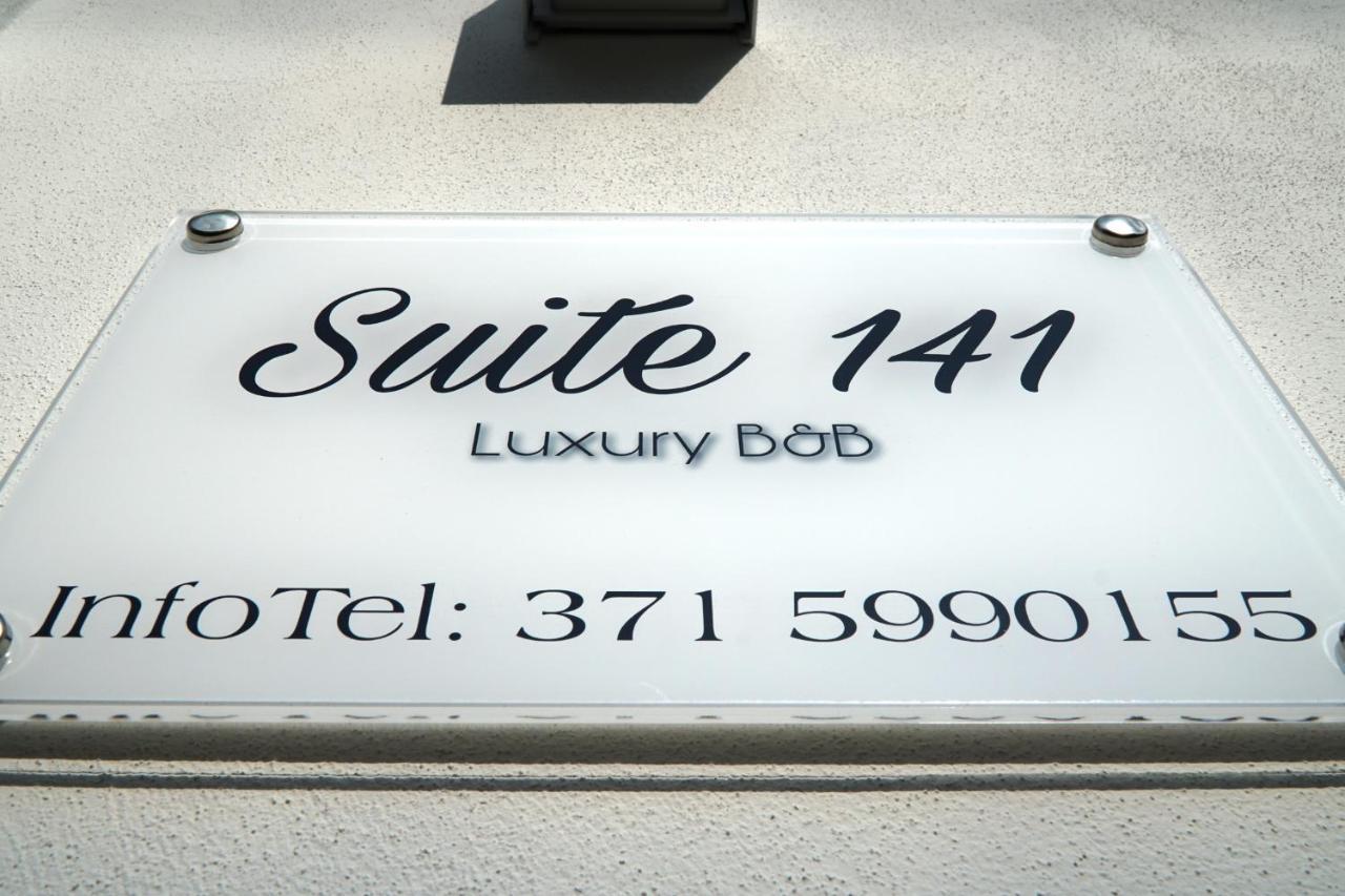 Suite 141 - Luxury B&B Монополи Екстериор снимка
